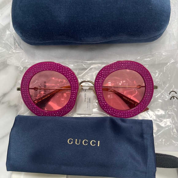 GUCCI UNISEX FUCHSIA CRYSTAL PAVE SUNGLASSES FROM THE BLIND BY LOVE COLLECTIONS - Picture 12 of 16